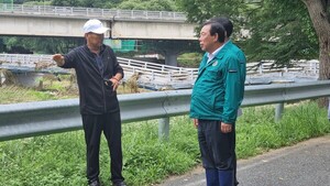 집중호우 현장점검 중인 세종시장